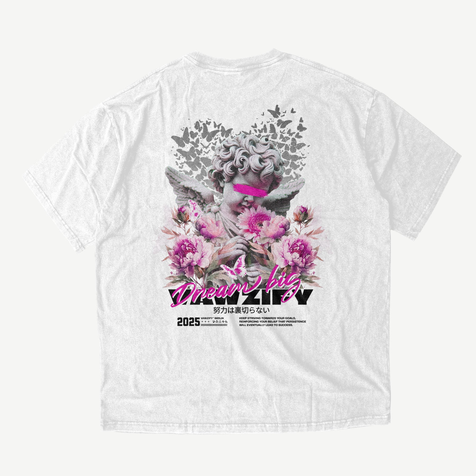 VAWZIFY 'Bloomed Whispers' Oversized Shirt in Vintage Weiss – Zartes 'Bloomed Whispers' Design mit Nelkenmotiv auf der Rückseite.