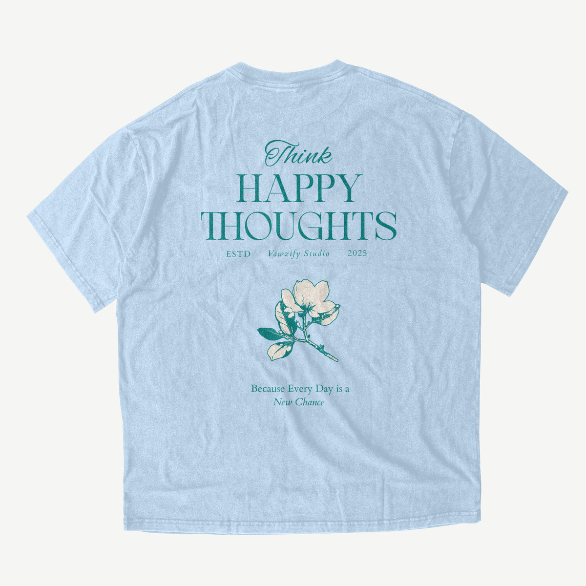 VAWZIFY 'Think Happy Thoughts' Oversized Shirt in Vintage Babyblau – Rückenansicht mit positivem Schriftzug und Blumenmotiv.