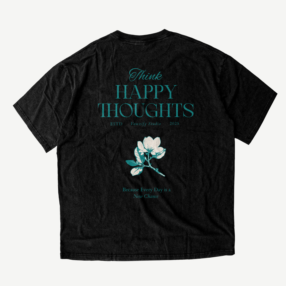 VAWZIFY 'Think Happy Thoughts' Oversized Shirt in Vintage Schwarz – Rückansicht mit inspirierendem Zitat und floralem Print.