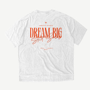 VAWZIFY 'Dream Big' Oversized Shirt in Vintage Weiss – Klarer Rückenprint mit der motivierenden Aufforderung 'Dream Big'.